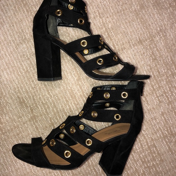 Black and gold grommet chunky heel - Picture 3 of 4